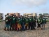Equipe encarregada da limpeza no litoral